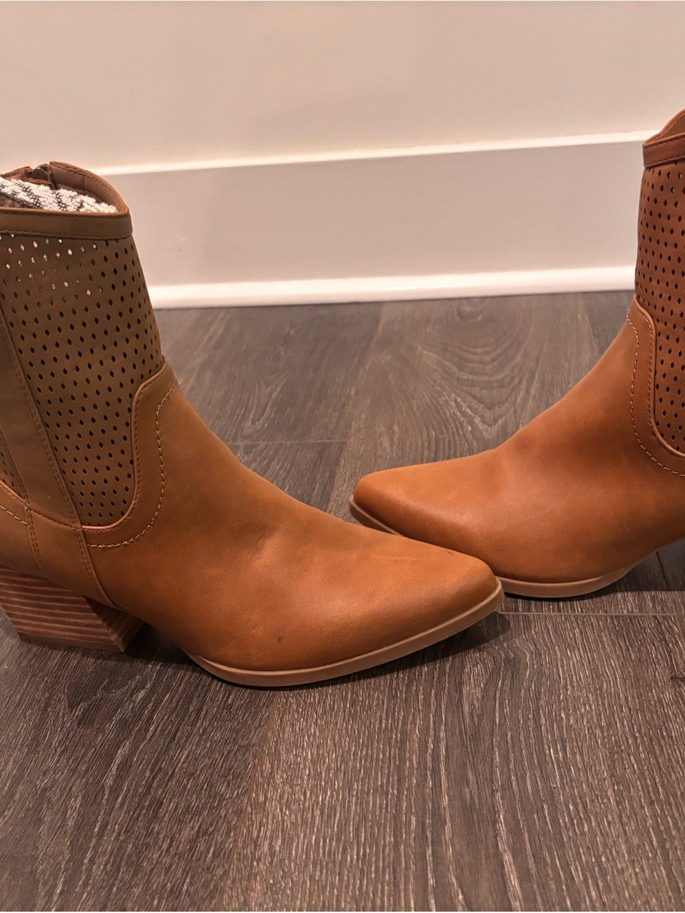 Women’s Tan Ankle Boots - Classic Pointed Toe Bootie
